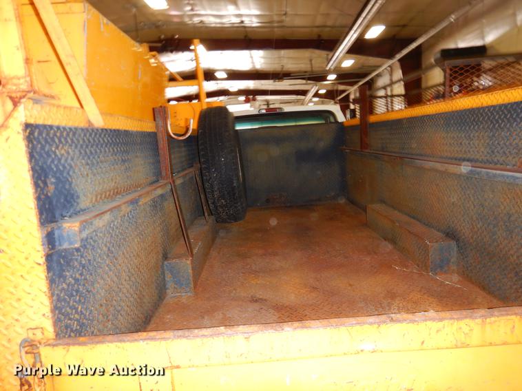 image for item DN9237 1994 Ford F450 Super Duty utility truck