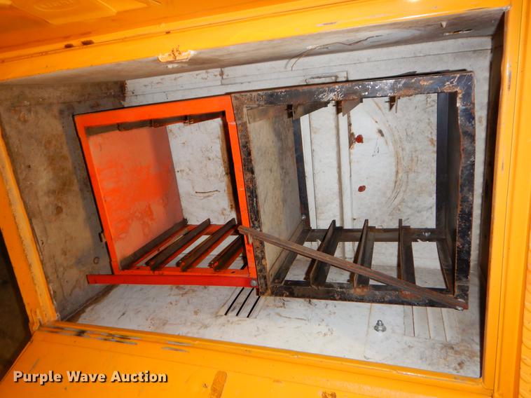 image for item DN9237 1994 Ford F450 Super Duty utility truck