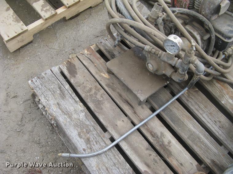 image for item DQ9680 (2) concrete cure spray pumps