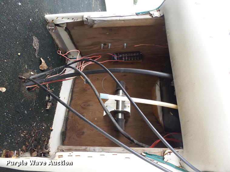 image for item DX9142 1991 Weeres Sport 20 pontoon boat