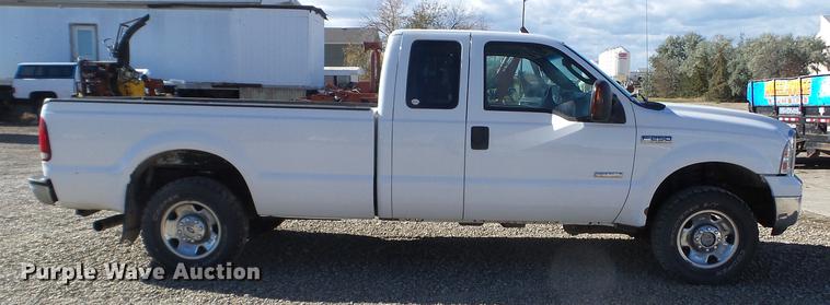 image for item DX9540 2007 Ford F250 Super Duty SuperCab pickup truck