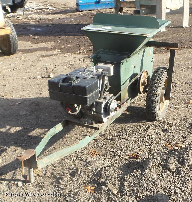 image for item DX9669 Wood chipper