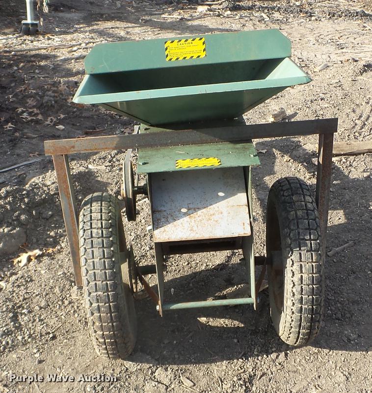 image for item DX9669 Wood chipper