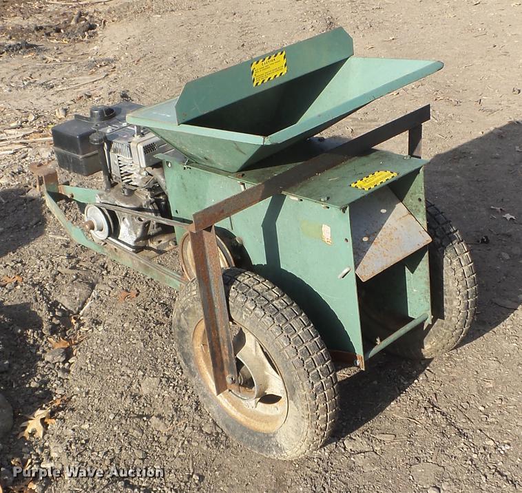 image for item DX9669 Wood chipper