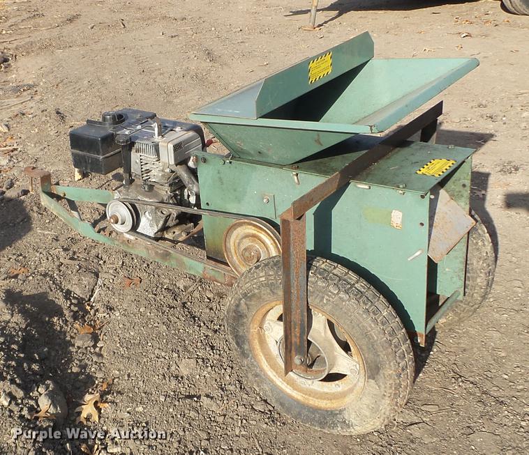 image for item DX9669 Wood chipper