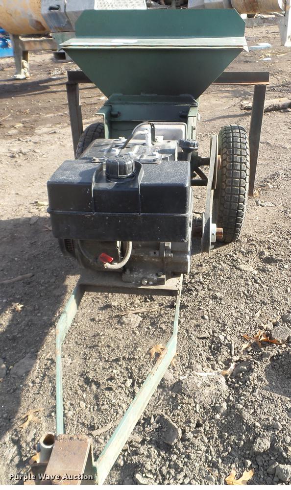 image for item DX9669 Wood chipper