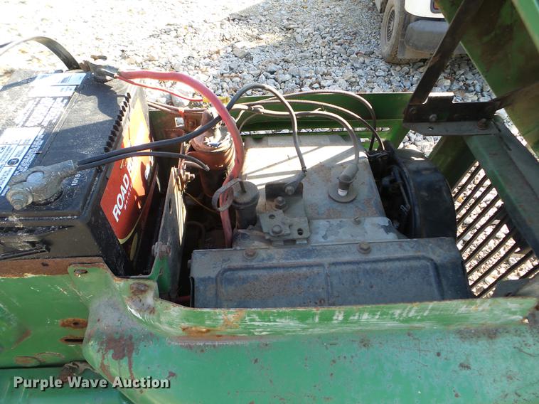 image for item DX9687 John Deere 212 lawn mower