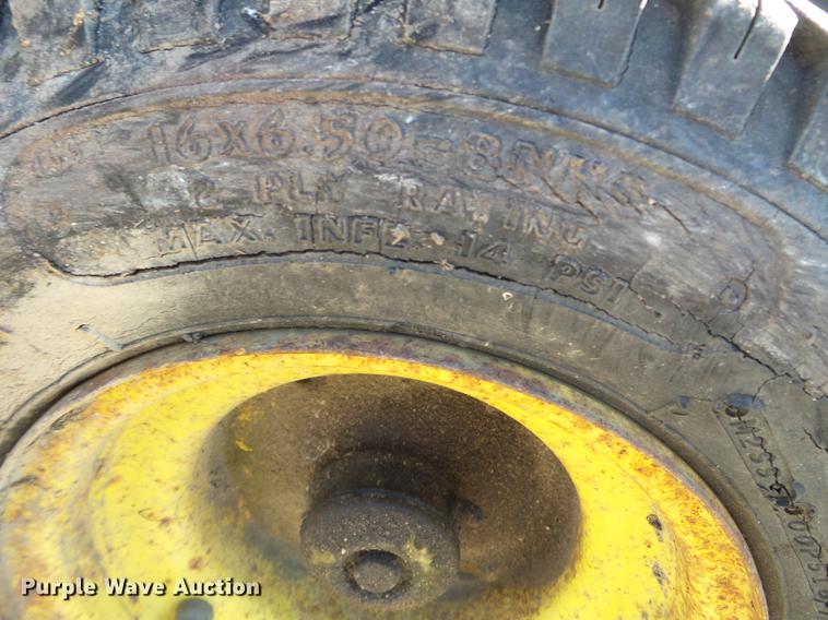 image for item DX9687 John Deere 212 lawn mower