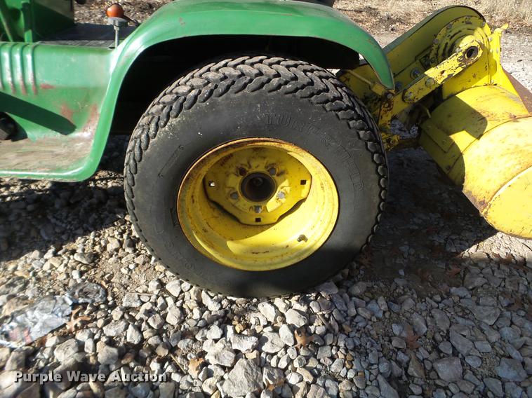 image for item DX9687 John Deere 212 lawn mower