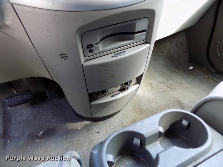 image for item DY9081 2008 Nissan Quest van
