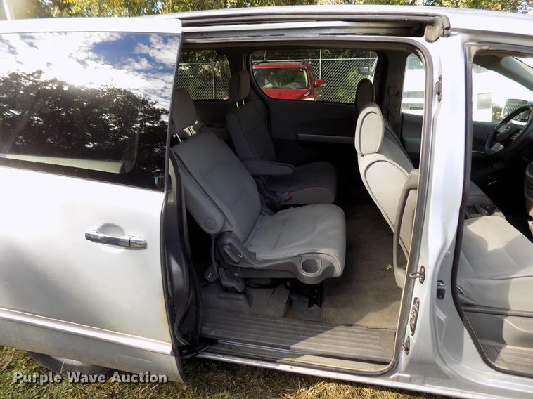 image for item DY9081 2008 Nissan Quest van