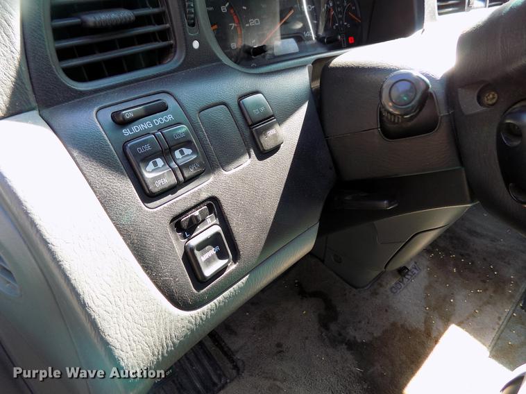 image for item DY9083 2004 Honda Odyssey van