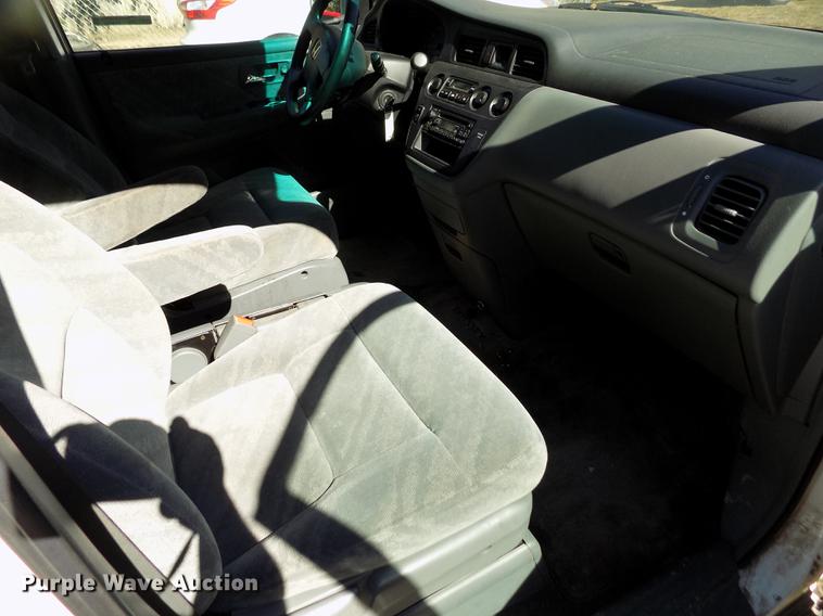 image for item DY9083 2004 Honda Odyssey van