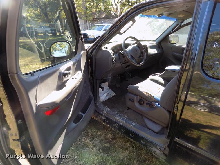 image for item DY9084 2003 Ford F150 XLT SuperCab pickup truck