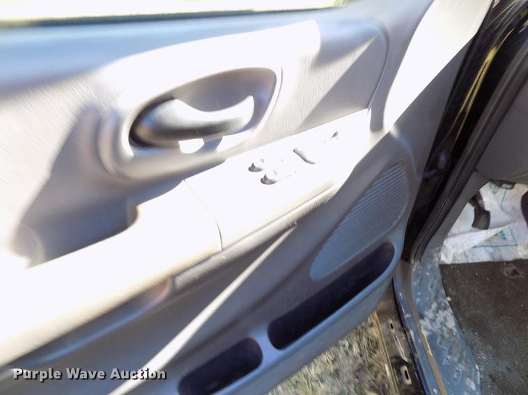 image for item DY9084 2003 Ford F150 XLT SuperCab pickup truck