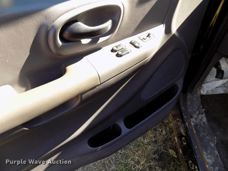 image for item DY9084 2003 Ford F150 XLT SuperCab pickup truck