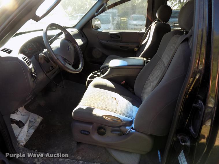 image for item DY9084 2003 Ford F150 XLT SuperCab pickup truck