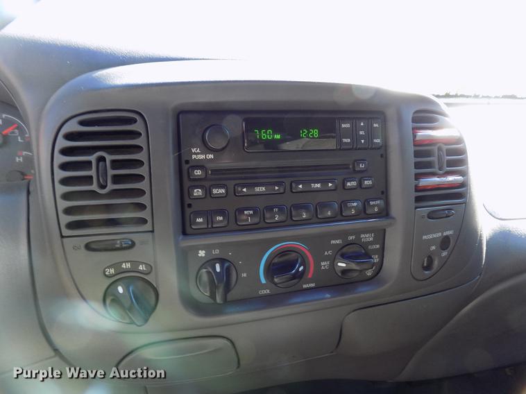 image for item DY9084 2003 Ford F150 XLT SuperCab pickup truck