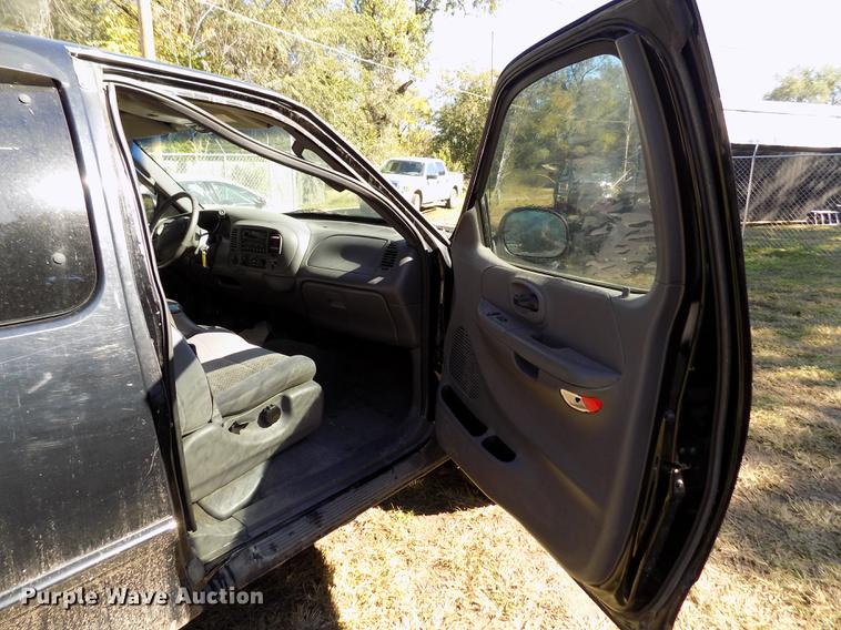 image for item DY9084 2003 Ford F150 XLT SuperCab pickup truck