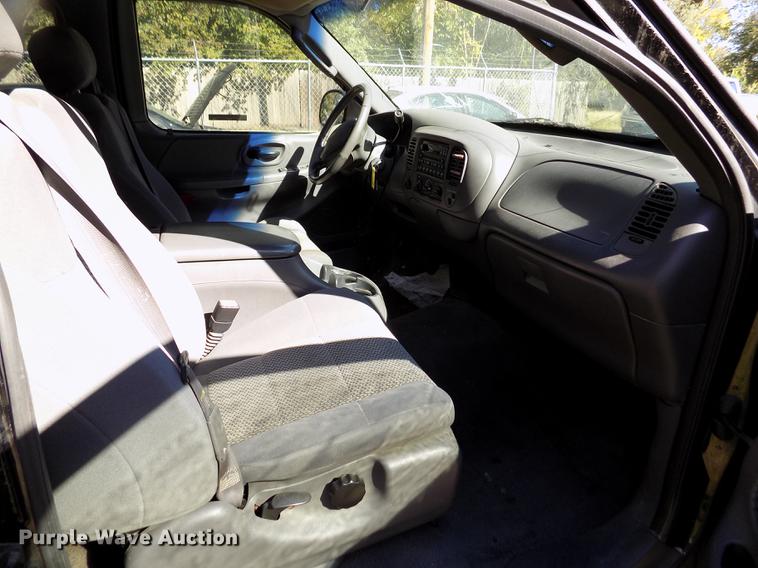 image for item DY9084 2003 Ford F150 XLT SuperCab pickup truck