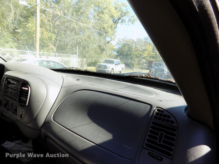 image for item DY9084 2003 Ford F150 XLT SuperCab pickup truck