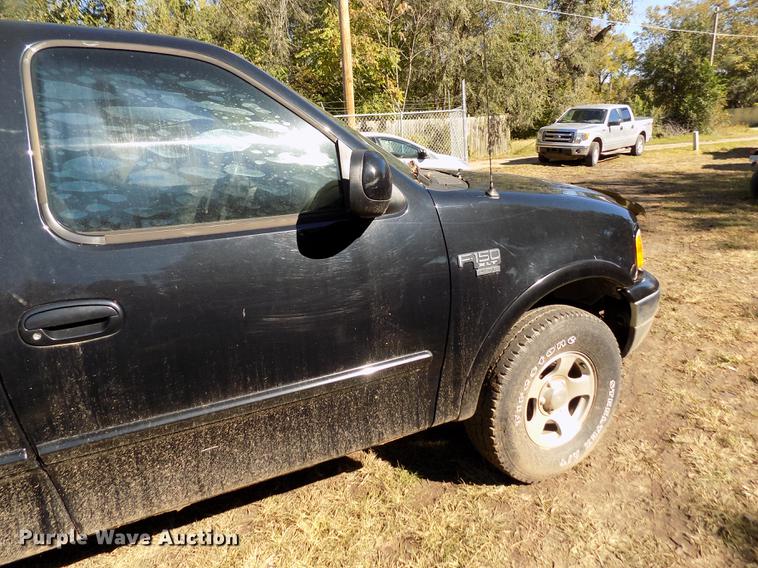 image for item DY9084 2003 Ford F150 XLT SuperCab pickup truck