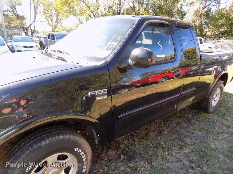 image for item DY9084 2003 Ford F150 XLT SuperCab pickup truck