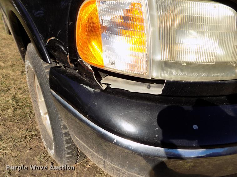 image for item DY9084 2003 Ford F150 XLT SuperCab pickup truck