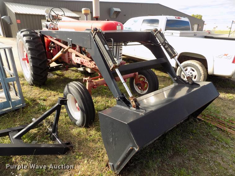 image for item DY9085 Farmall 450 tractor