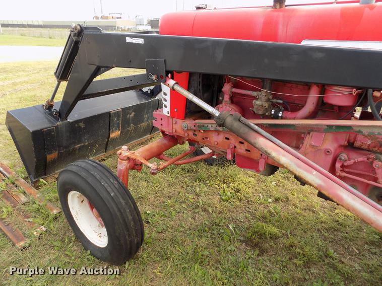 image for item DY9085 Farmall 450 tractor