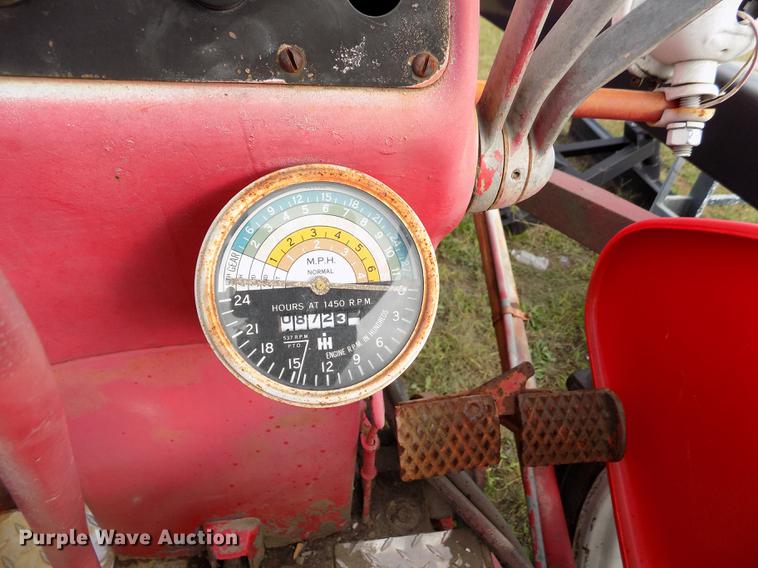 image for item DY9085 Farmall 450 tractor