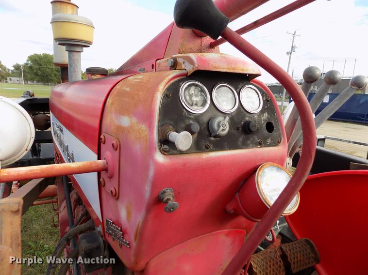 image for item DY9085 Farmall 450 tractor