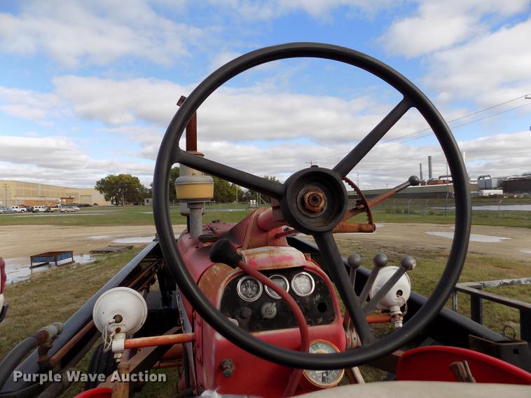 image for item DY9085 Farmall 450 tractor
