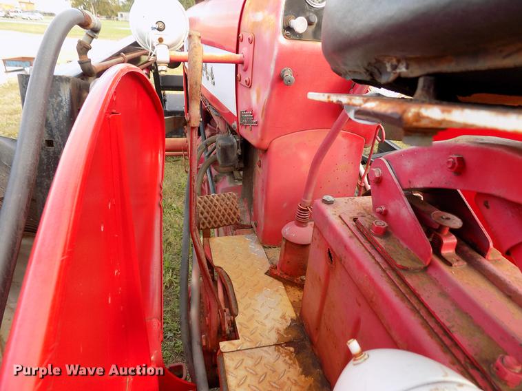 image for item DY9085 Farmall 450 tractor