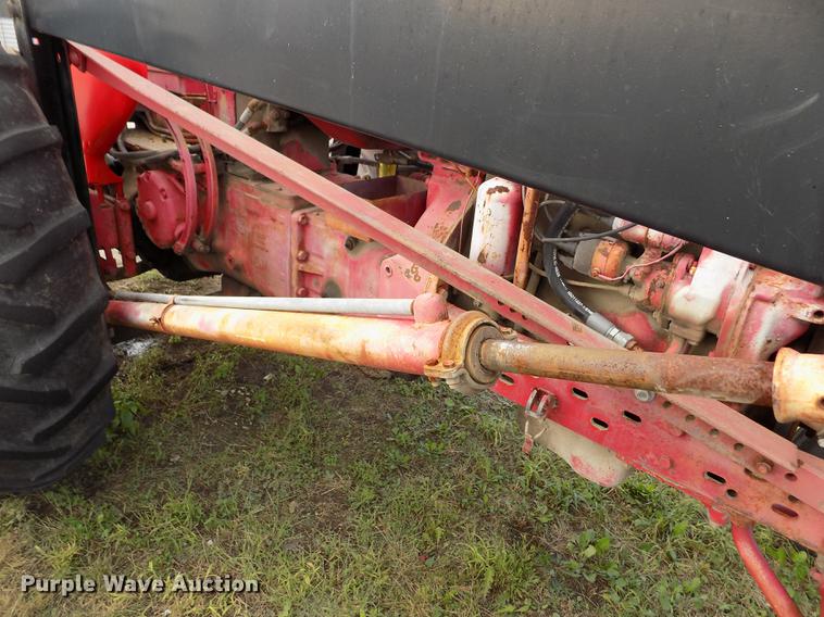 image for item DY9085 Farmall 450 tractor