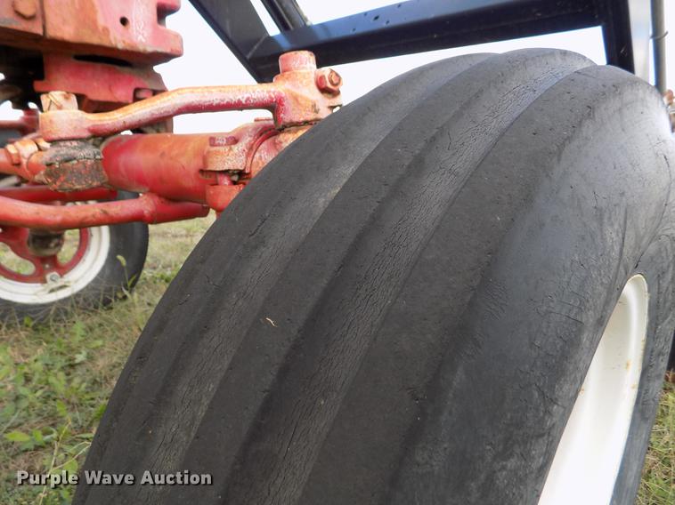 image for item DY9085 Farmall 450 tractor