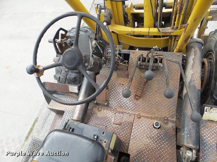 image for item DZ9466 Champ 530-70 forklift