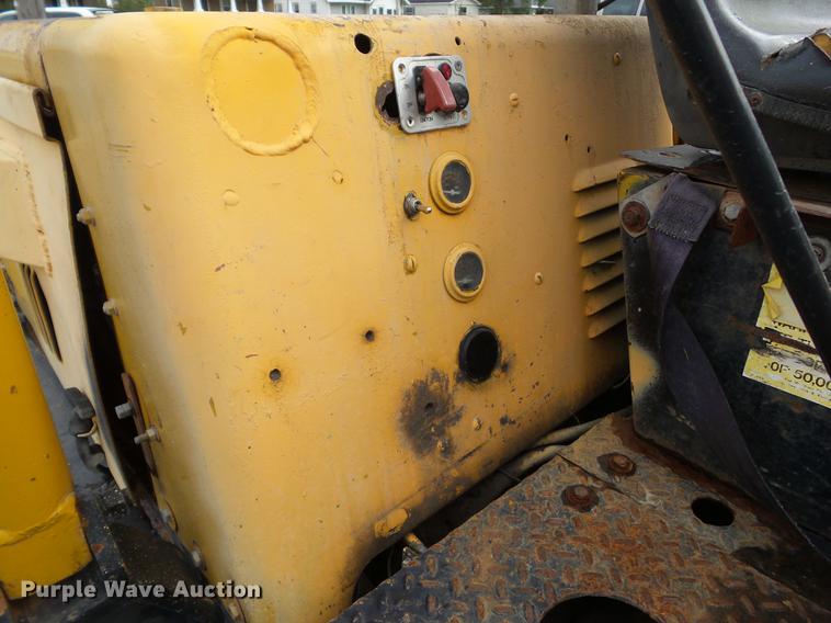 image for item DZ9466 Champ 530-70 forklift