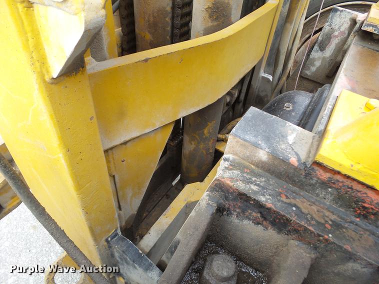 image for item DZ9466 Champ 530-70 forklift