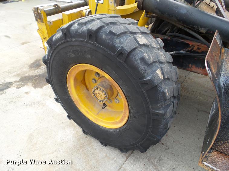 image for item DZ9466 Champ 530-70 forklift