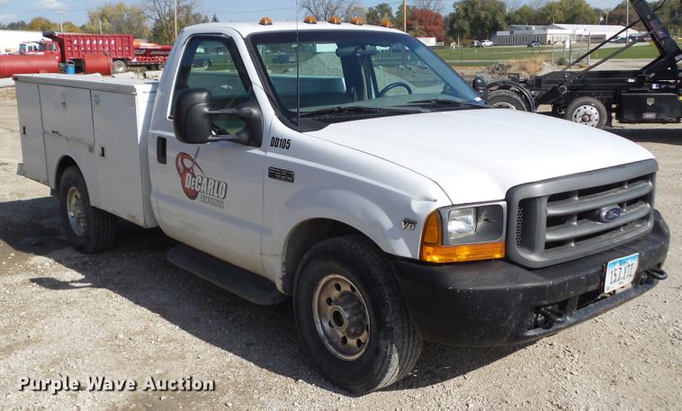 image for item DZ9472 2001 Ford F350 Super Duty utility bed pickup truck