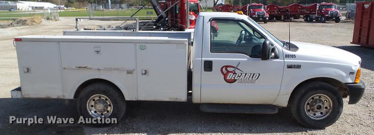 image for item DZ9472 2001 Ford F350 Super Duty utility bed pickup truck