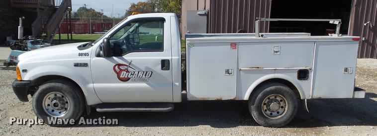 image for item DZ9472 2001 Ford F350 Super Duty utility bed pickup truck