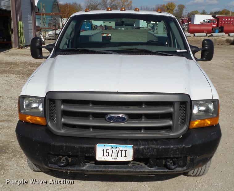 image for item DZ9472 2001 Ford F350 Super Duty utility bed pickup truck