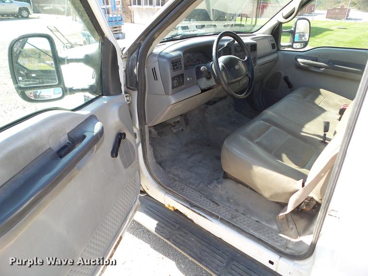 image for item DZ9472 2001 Ford F350 Super Duty utility bed pickup truck