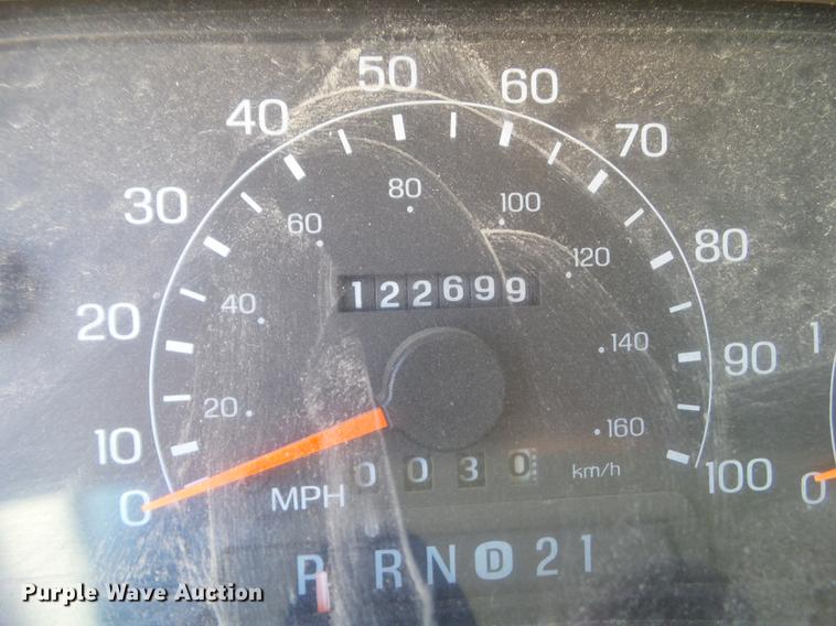 image for item DZ9472 2001 Ford F350 Super Duty utility bed pickup truck