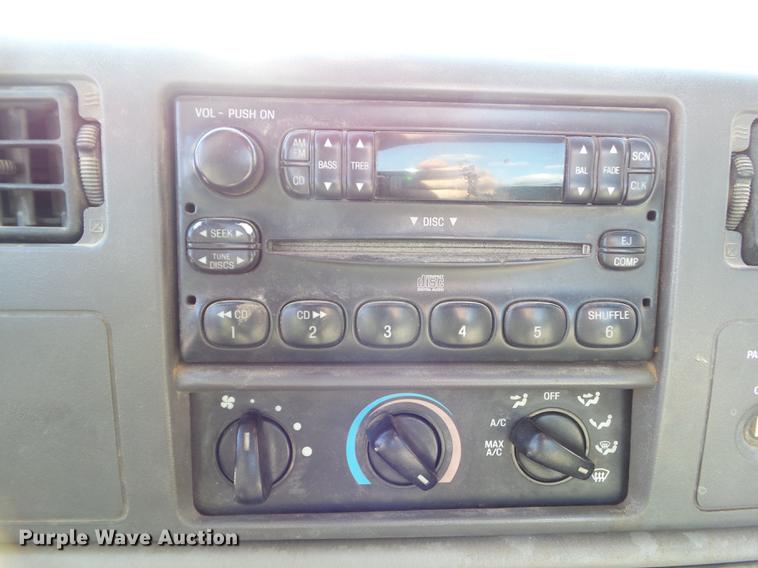 image for item DZ9472 2001 Ford F350 Super Duty utility bed pickup truck