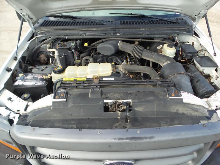 image for item DZ9472 2001 Ford F350 Super Duty utility bed pickup truck