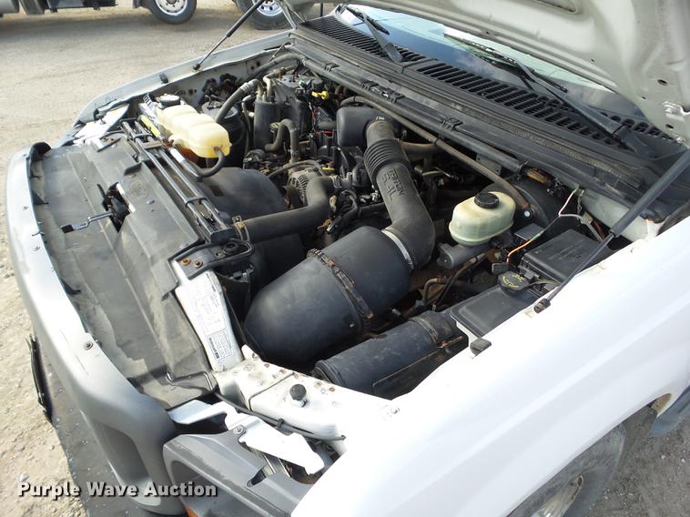 image for item DZ9472 2001 Ford F350 Super Duty utility bed pickup truck