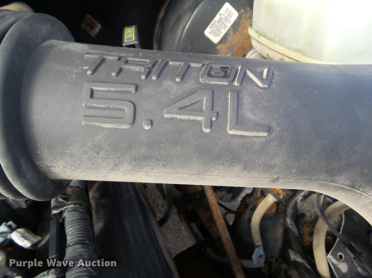 image for item DZ9472 2001 Ford F350 Super Duty utility bed pickup truck